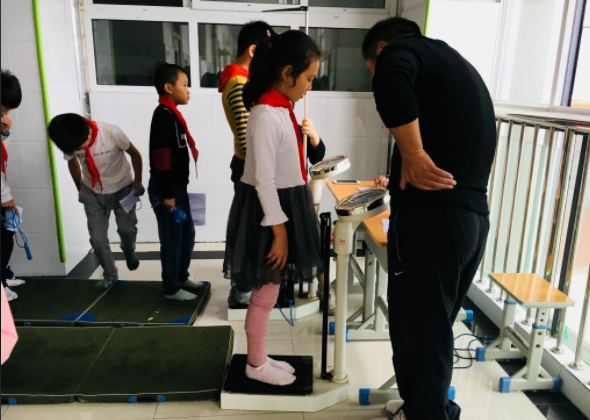 数学科课程让学生们在同步讲堂上与隶属学校的学生同上一堂课 数学科课程让学生们在同步讲堂上与隶属学校的学生同上一堂课