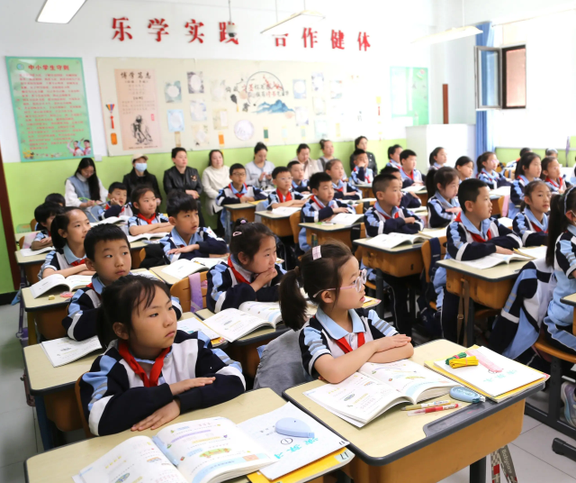 变革试点在较早发动编制专门校园管理办法及专门教育学生入校 变革试点在较早发动编制专门校园管理办法及专门教育学生入校