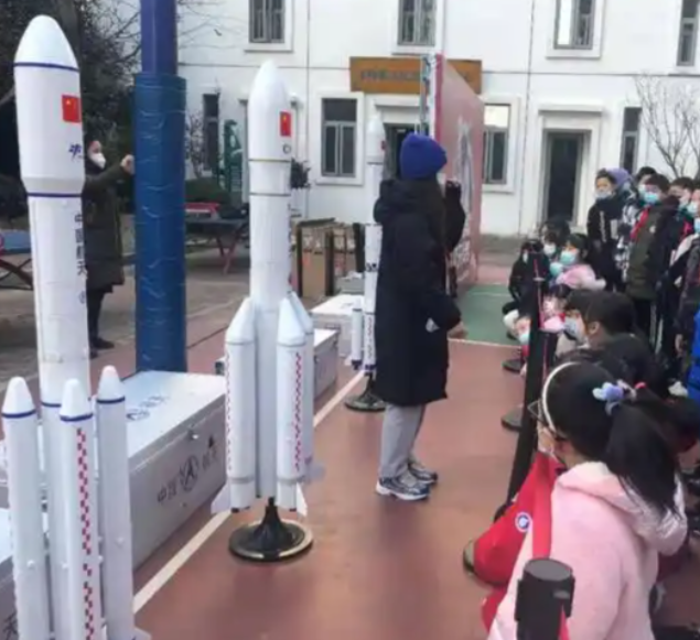 馆校合作并非偶然小学是一所以航天科技
