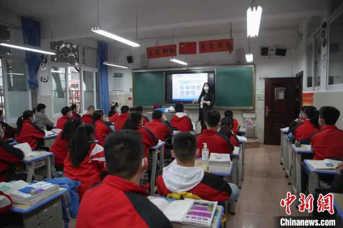  贵州28天零新增 初三高三迎来“开学第一课”
