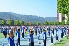 同上壹堂課在陽光灑滿校園的大課間共繪